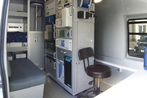 Передвижная лаборатория контроля атмосферного воздуха для постоянного контроля